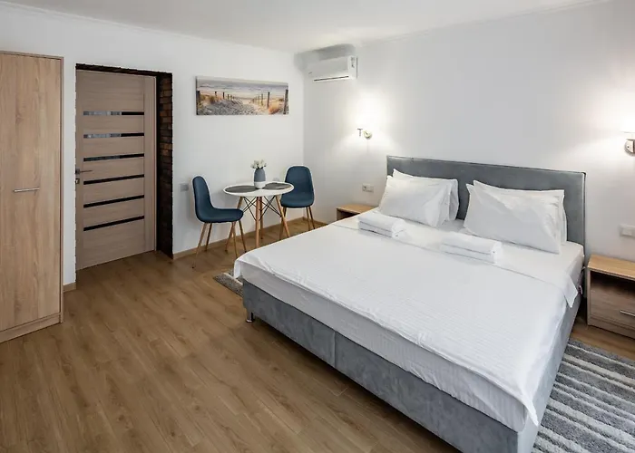 Alfa Staroevrejska 18 * Leópolis